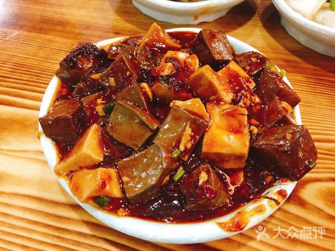 鸭血豆腐店铺起名字大全（鸭血豆腐店铺起名字大全四个字）