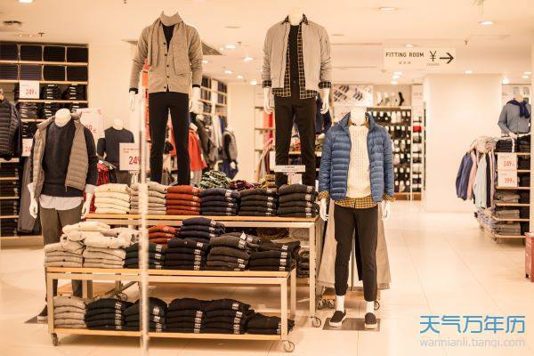 简单男衣服店铺起名字大全（男人衣服店名字大全）