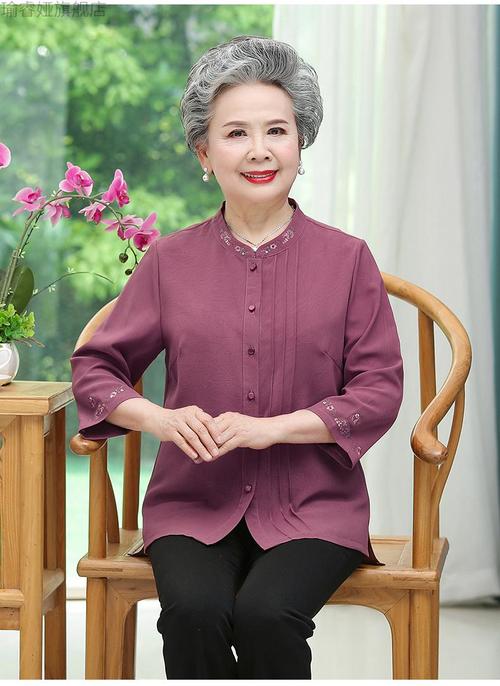 给奶奶衣服店铺起名字大全（给奶奶买的衣服需要的款式）