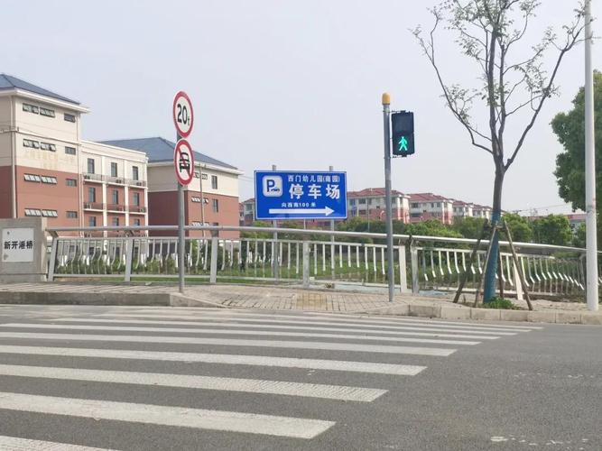 学校路口店铺起名字大全（学校路口图片）