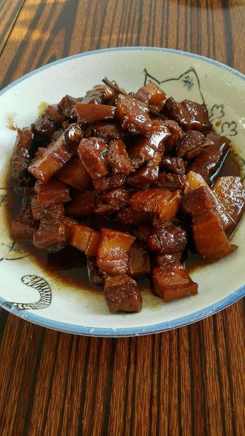 红烧肉店铺起名大全两个字（红烧肉饭店名起什么好）